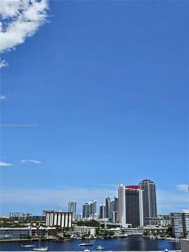 Foto del edificio - 401 Golden Isles Dr