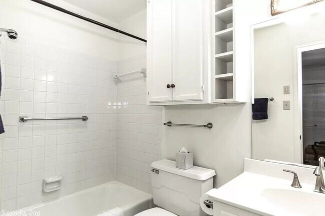 Foto del edificio - 2801 Foxcroft Rd
