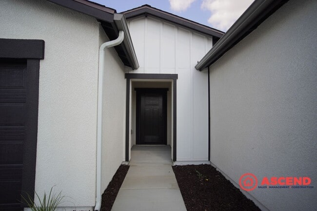 Foto del edificio - Newly-Built Home Near Mira Monte Highschool!