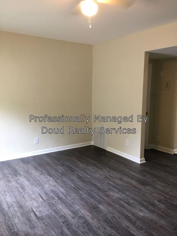 Foto del edificio - 3003 Marshall Ave
