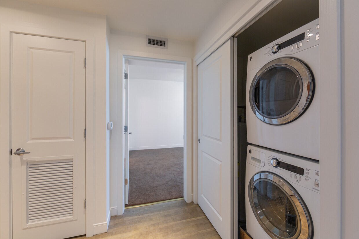 Foto principal - 373 Lancaster Ave
