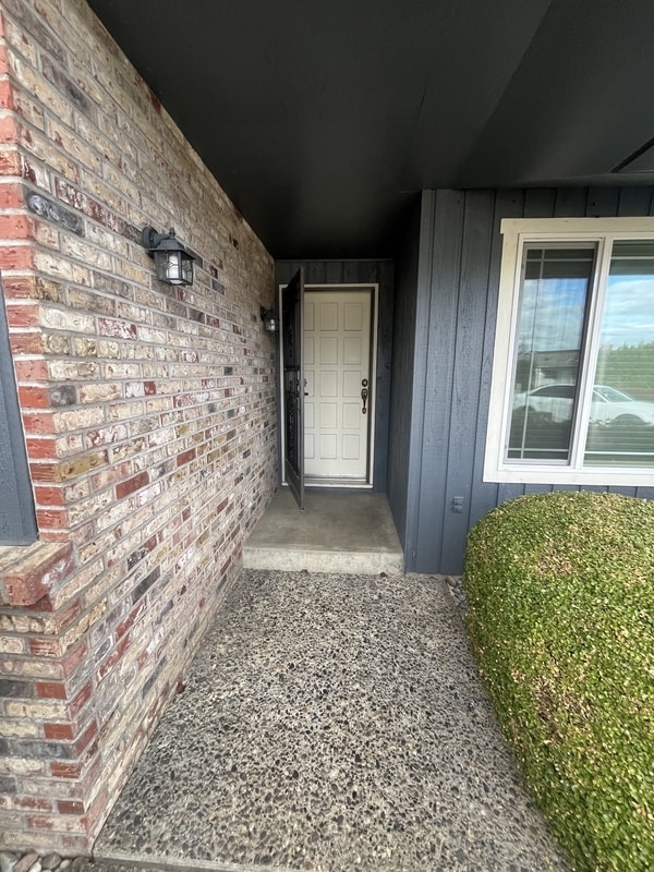 Building Photo - 841 Garden Dr