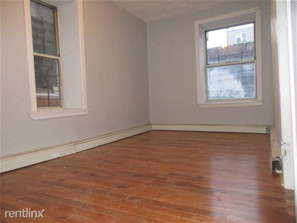 Building Photo - 711 E 228th St