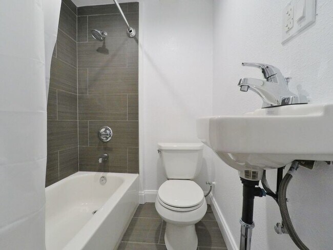 Foto del edificio - Remodeled & Sunny Studio with Modern Kitchen