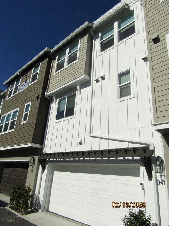 Foto del edificio - Luxury Living in Fountaingrove Wine Country/ Excellent location with rare views