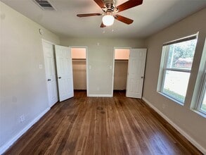 Building Photo - 6 E Southlawn Ave