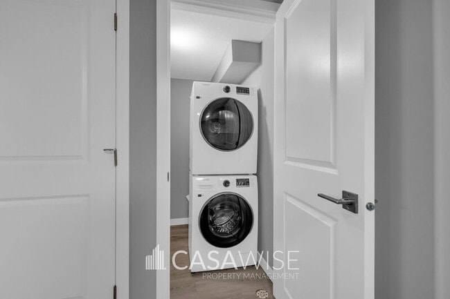 Building Photo - 9348-9154 154 St