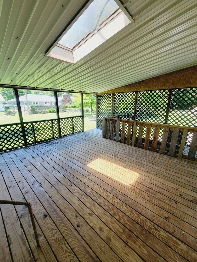 Building Photo - Mercy Hospital Area - 4 Bedrooms w/ Lots o...