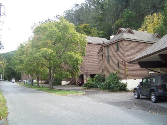 Building Photo - Creek Bend Town Homes