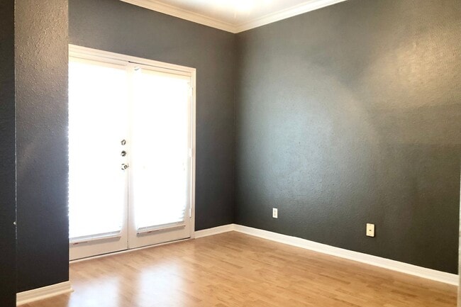Building Photo - North Campus Condo Near UT – Spacious, Bright & Highly Convenient!