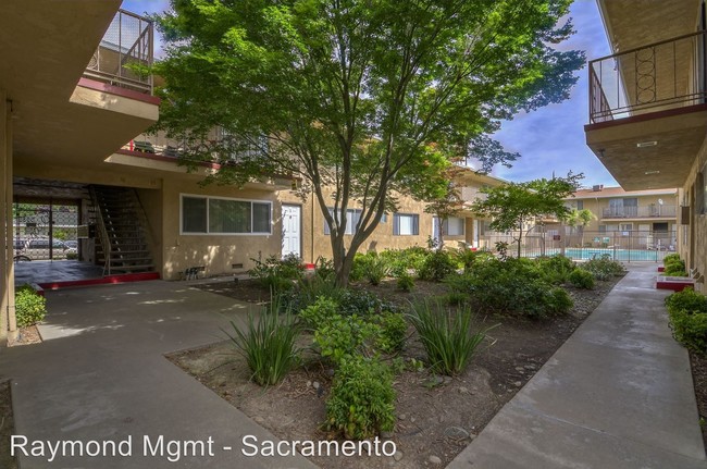 Foto del edificio - 5981 Lake Crest Way