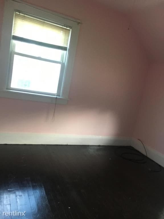 Building Photo - 3 br, 1.5 bath House - 5111 Biddulph Ave