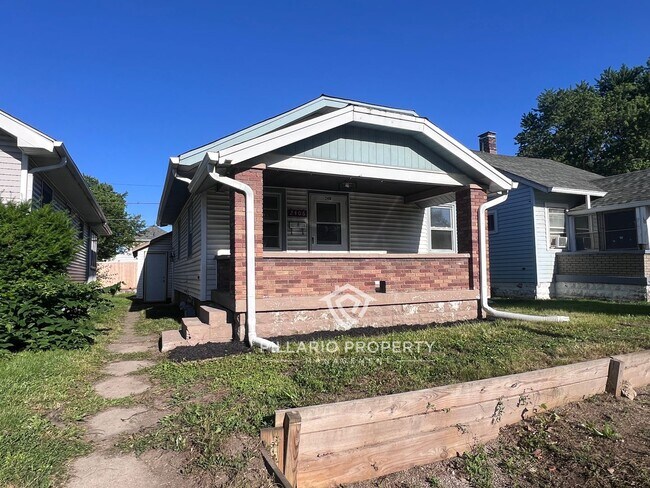 Building Photo - 2 Bed / 1 Bath Renovated Home Ready for Mo...
