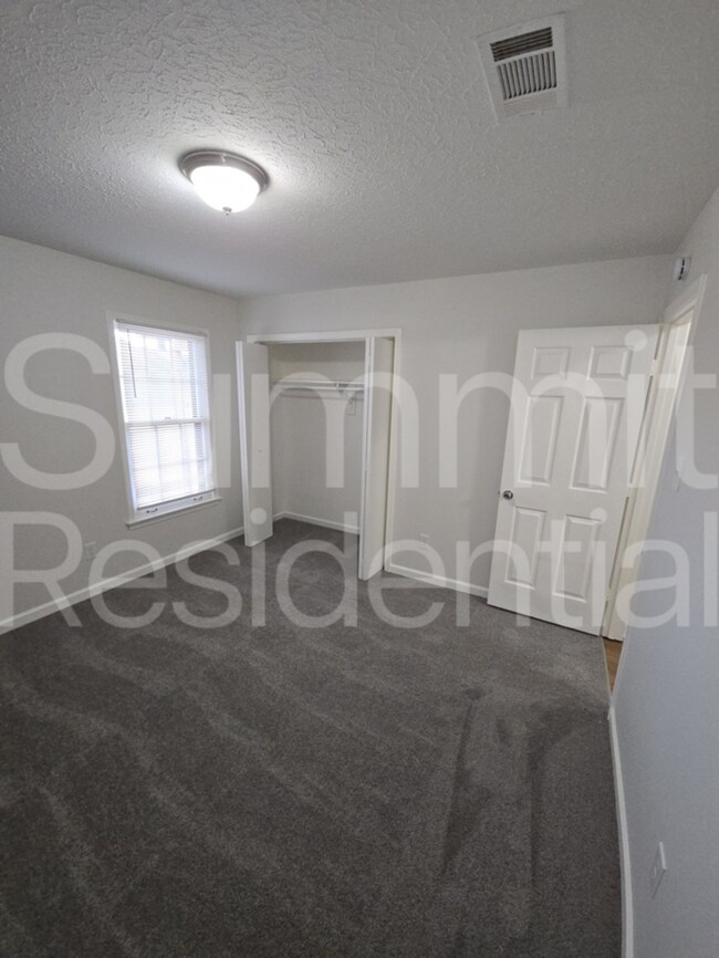 Foto del edificio - 1345 Sandy Stone Ln