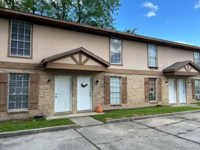 Building Photo - 25573 LA-16