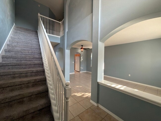 Foto del edificio - 5-Bed / 4.5 Bath Pool Home Available Now!