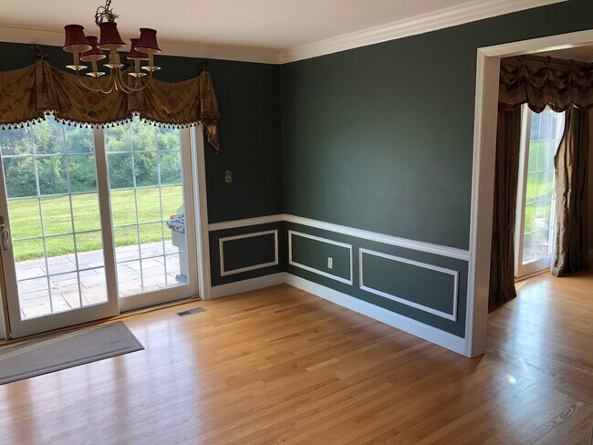 Building Photo - 929 Dewees Ln