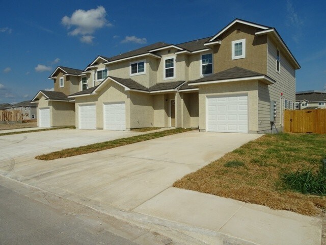 Building Photo - 16906 Dancing Ava #2, Selma, TX 78154