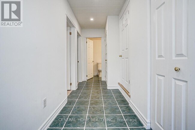 Building Photo - 36 Sherwood Forest Dr