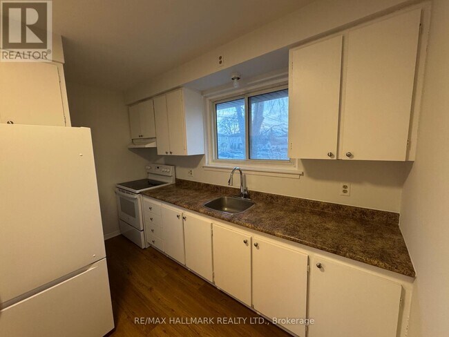 Building Photo - 75 Bolton Ave