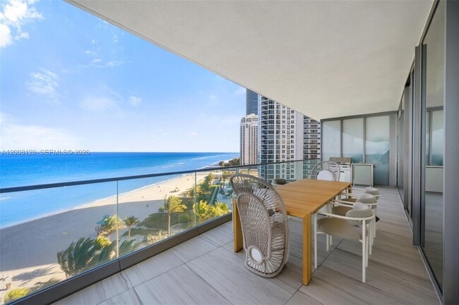 Foto del edificio - 18975 Collins Ave