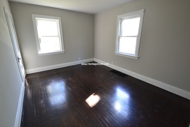 Building Photo - Big 4 bedroom Single Family Home in Cheviot