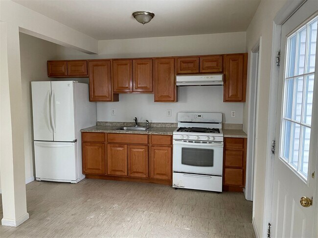 Building Photo - 90 Maple Avenue Apt #201, Haverstraw, NY 1...