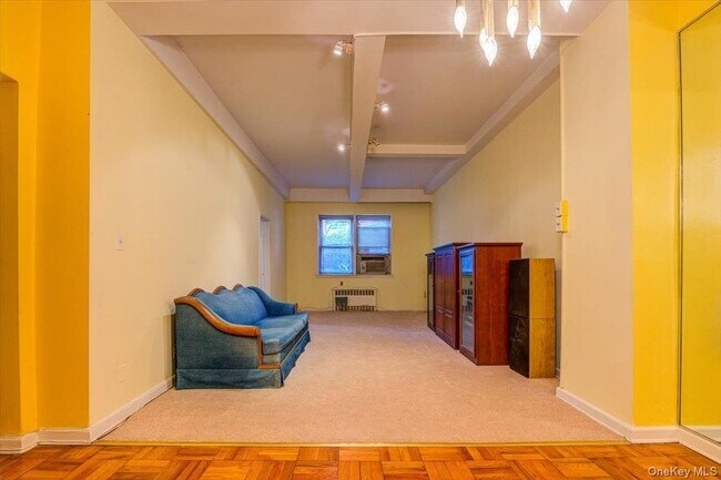 Foto del edificio - 10255-102-67 67th Dr