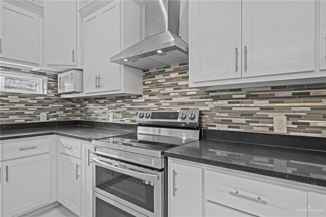 Building Photo - 5812 Pelican Ave