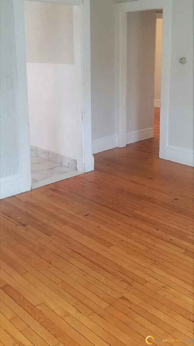 Building Photo - 16 Pinkham Pl