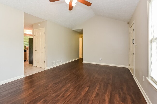 Foto del edificio - 131 Aztec Way SE