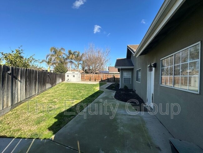 Foto del edificio - 540 W Birch Ct
