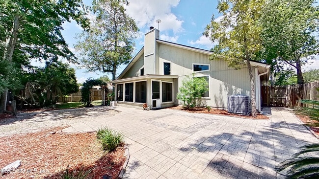 Building Photo - 3155 Hampstead Dr