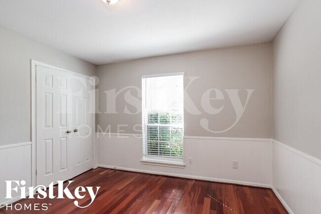 Building Photo - 4126 Oxhill Rd