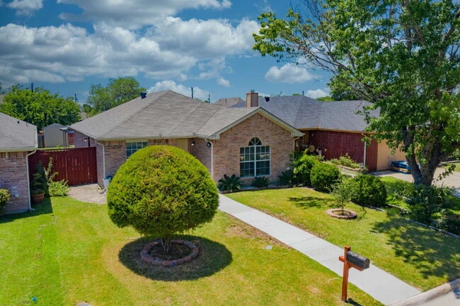 Cute 3 bed, 2 bath home in Grand Prairie - Cute 3 bed, 2 bath home in Grand Prairie