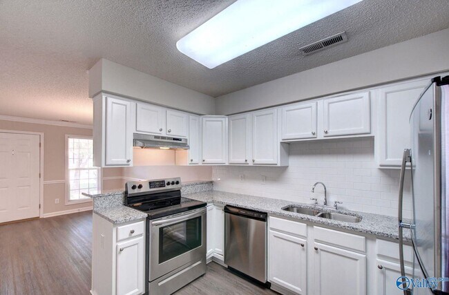 Foto del edificio - 117 Railroad Ridge Rd