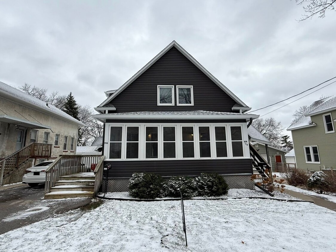 Foto principal - 916 1st St SE