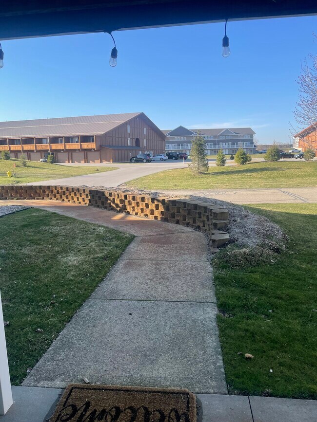 Building Photo - 5668 E Town Dr
