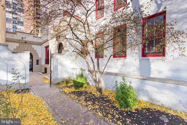 Building Photo - 532 Spruce St