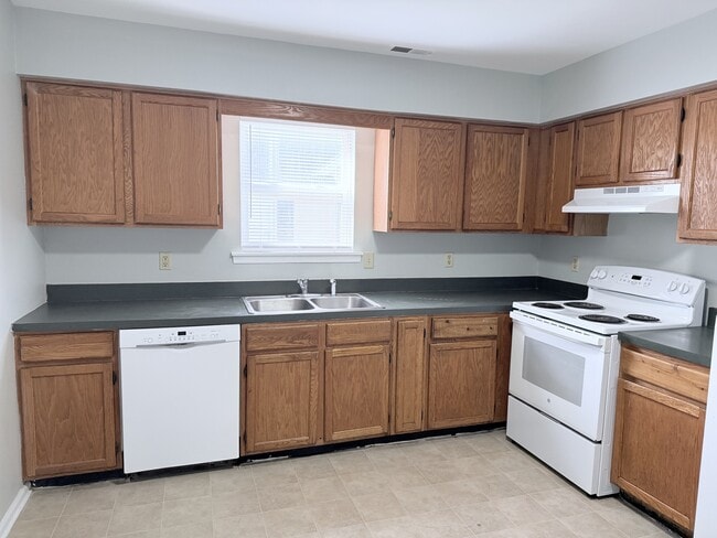 Building Photo - 411 Dover St