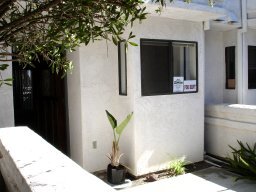 Building Photo - 522 Via De La Valle