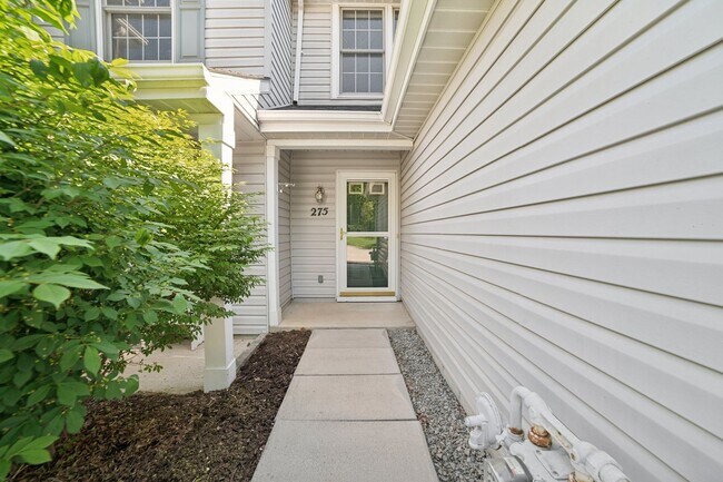 Foto del edificio - Beautiful 2 Bed 1.5 Bath Townhouse in Oakm...