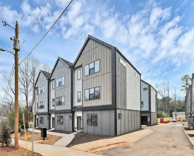 Building Photo - 3444 Brookshire Blvd