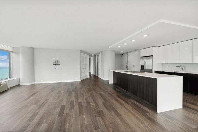 Building Photo - 505 N Lake Shore Dr