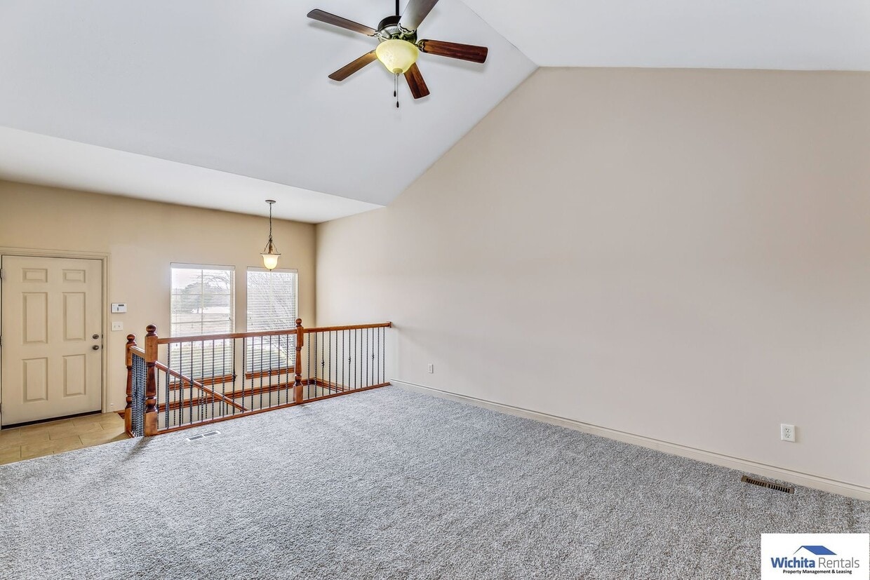 Primary Photo - 9804-9806 E 19th St N
