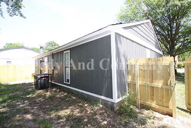 Foto del edificio - 3879 Briar Pl