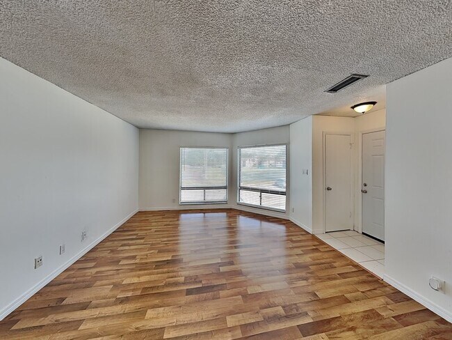 Foto del edificio - 2622 Lemon Tree Ln