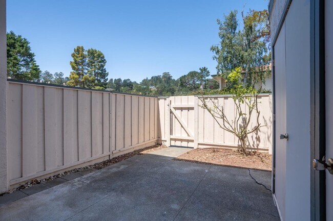 Building Photo - 1315 Terra Nova Blvd