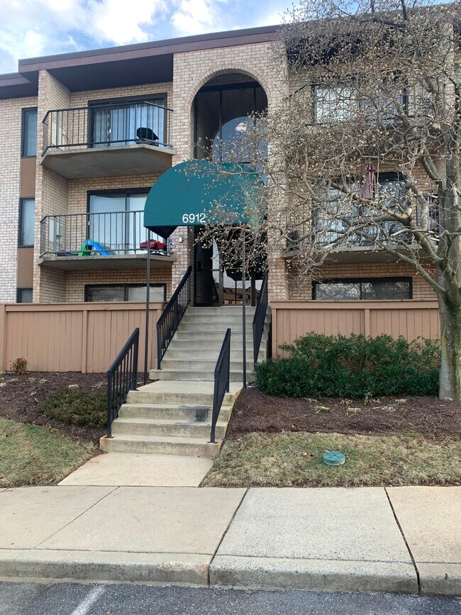 6912 Hanover Pky Unit 200, Greenbelt, MD 20770 Condo for Rent in