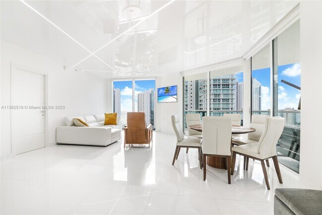 Foto del edificio - 250 Sunny Isles Blvd